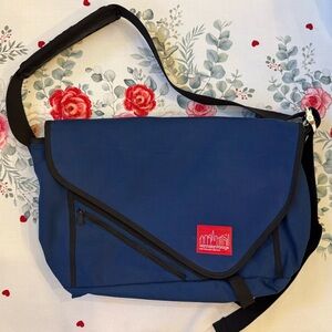 Manhattan Portage Flatiron Unisex Messenger Bag- Large (15in)- Like New
